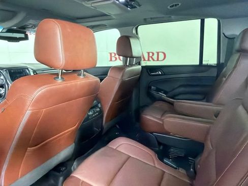 Used 2019 Chevrolet Suburban Premier w/ Premier Plus Edition RWD image 14