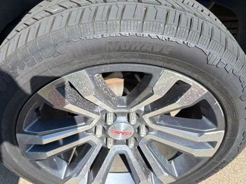 Used 2019 GMC Yukon SLT RWD image 8