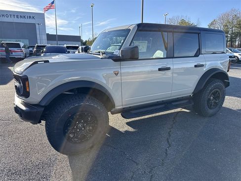 New 2025 Ford Bronco Badlands w/ Sasquatch Package image 4