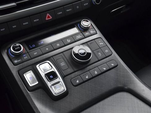 Used 2024 Hyundai Palisade Limited FWD image 12