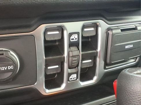 Used 2024 Jeep Gladiator Sport image 19