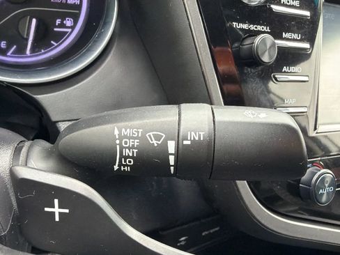 Used 2019 Toyota Camry SE FWD image 13