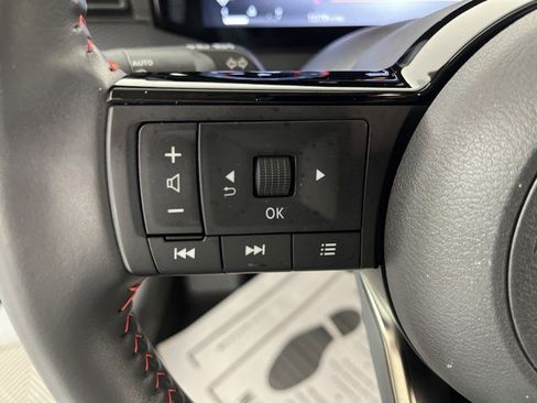 Used 2025 Nissan Kicks SR FWD image 19