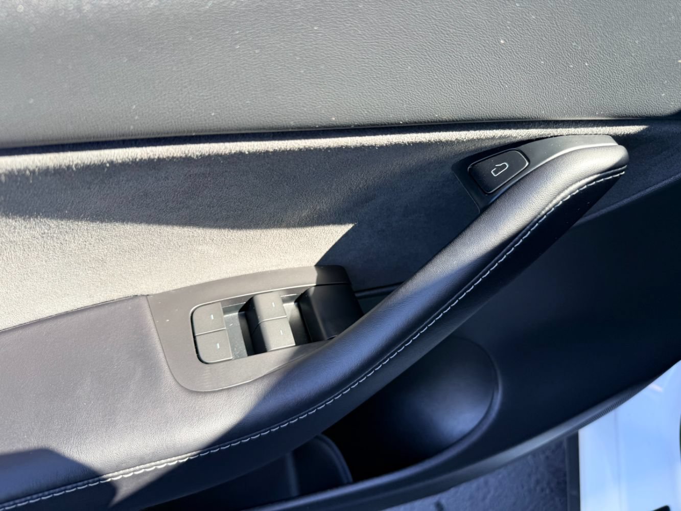 Used 2022 Tesla Model Y Long Range AWD/4WD image 16