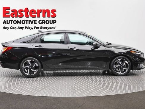 Used 2021 Hyundai Elantra SEL w/ Convenience + Premium Package FWD image 4