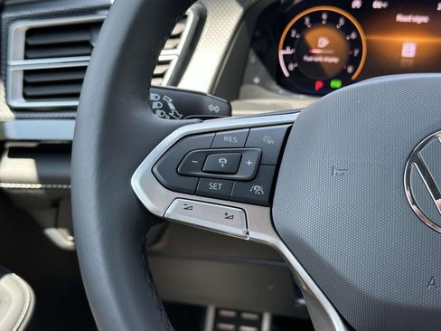 Used 2025 Volkswagen Atlas Cross Sport SEL R-Line image 25