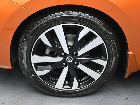 Used 2022 Nissan Versa SR w/ Convenience Package FWD image 14