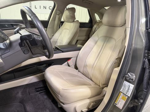 Used 2017 Lincoln MKZ Select w/ Select Plus Package FWD image 9