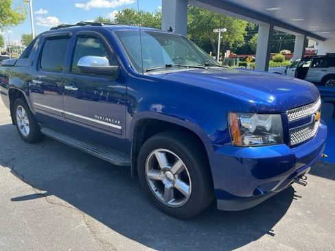 Used 2013 Chevrolet Avalanche LTZ AWD/4WD image 2