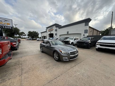 Used 2015 INFINITI Q70 3.7 RWD image 44