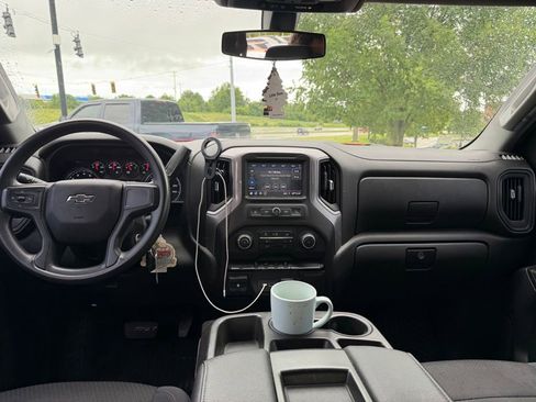 Used 2021 Chevrolet Silverado 1500 Custom Trail Boss w/ LPO, Dark Essentials Package AWD/4WD image 6