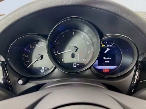 New 2026 Porsche Macan Base image 13