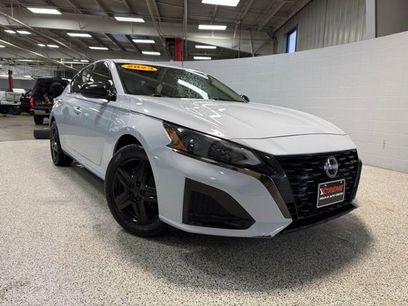 Used 2023 Nissan Altima 2.5 SR