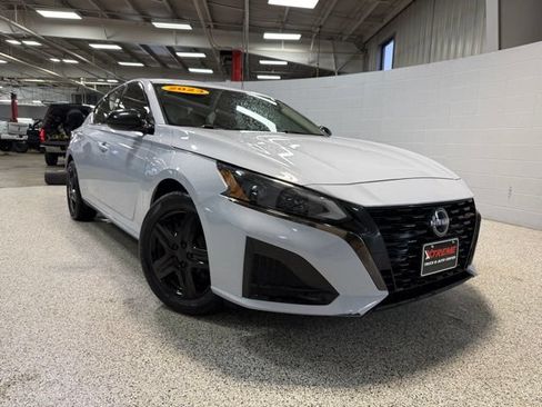 Used 2023 Nissan Altima 2.5 SR AWD/4WD image 1