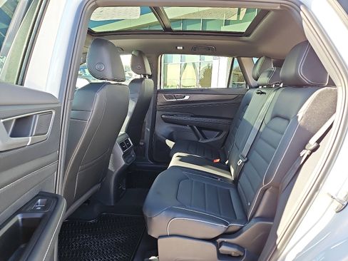 New 2026 Volkswagen Atlas Cross Sport SEL R-Line image 9