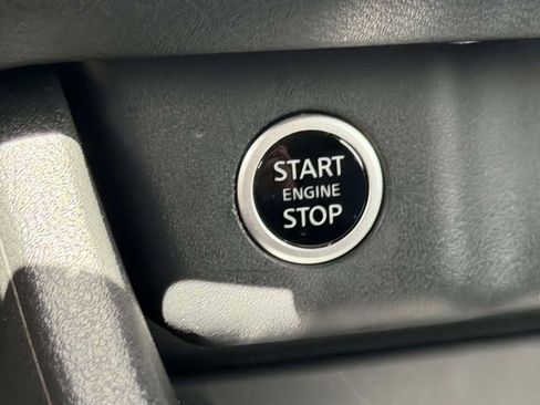 Used 2023 Nissan Rogue SV AWD/4WD image 39