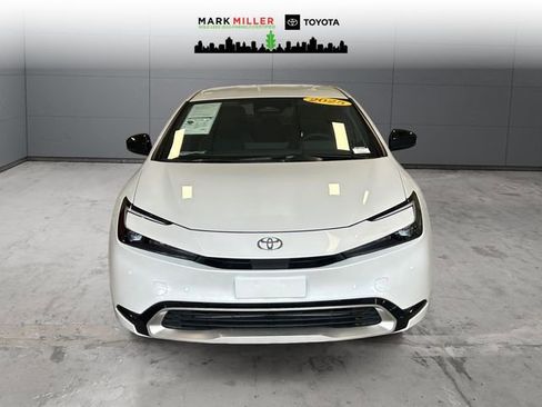 Used 2025 Toyota Prius Plug-In Hybrid image 8