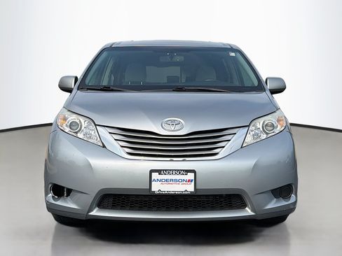 Used 2017 Toyota Sienna LE AWD/4WD image 17