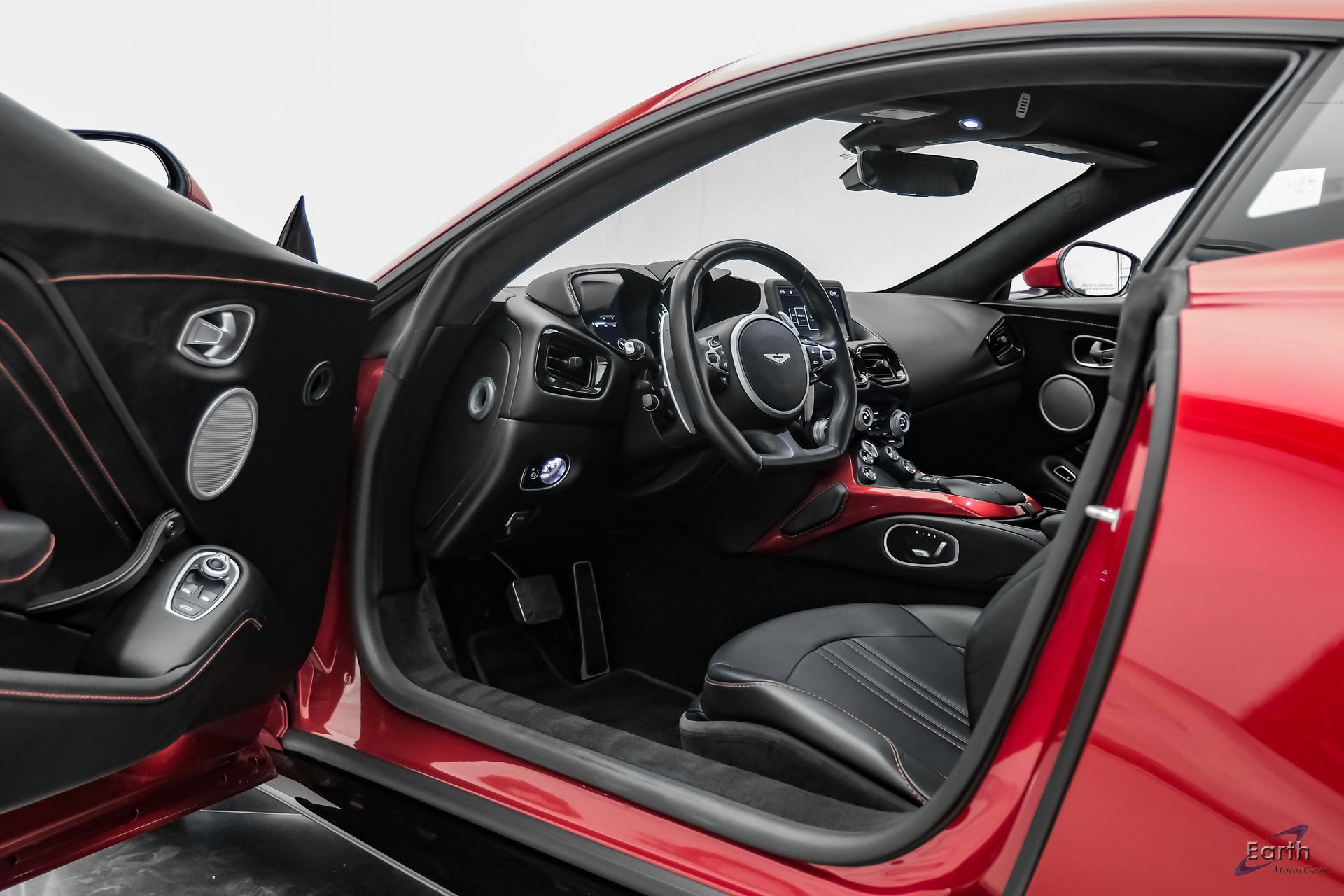 Used 2019 Aston Martin V8 Vantage Coupe RWD image 38