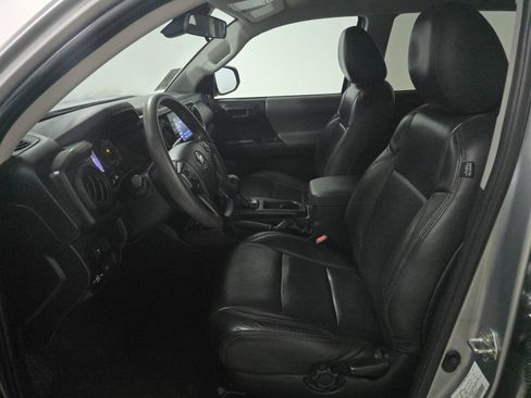 Used 2021 Toyota Tacoma SR w/ SR Convenience Package image 8