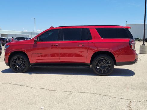 Used 2023 Chevrolet Suburban RST w/ Luxury Package AWD/4WD image 2