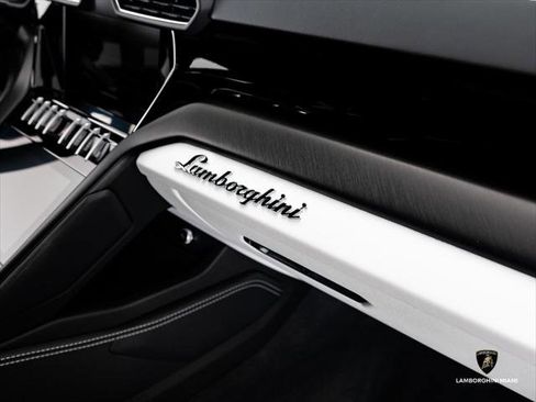 Used 2024 Lamborghini Urus S AWD/4WD image 29