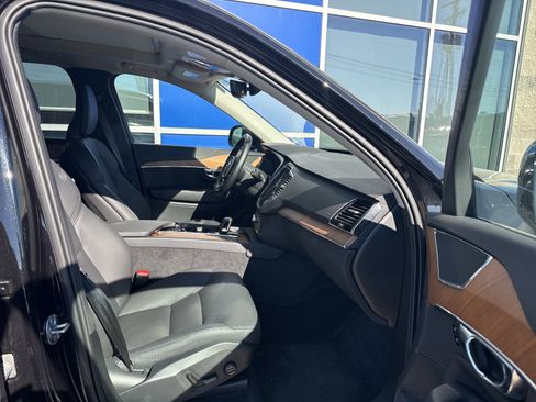 Used 2025 Volvo XC90 B6 Plus image 13