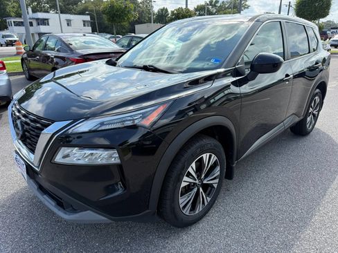 Used 2023 Nissan Rogue SV FWD image 3