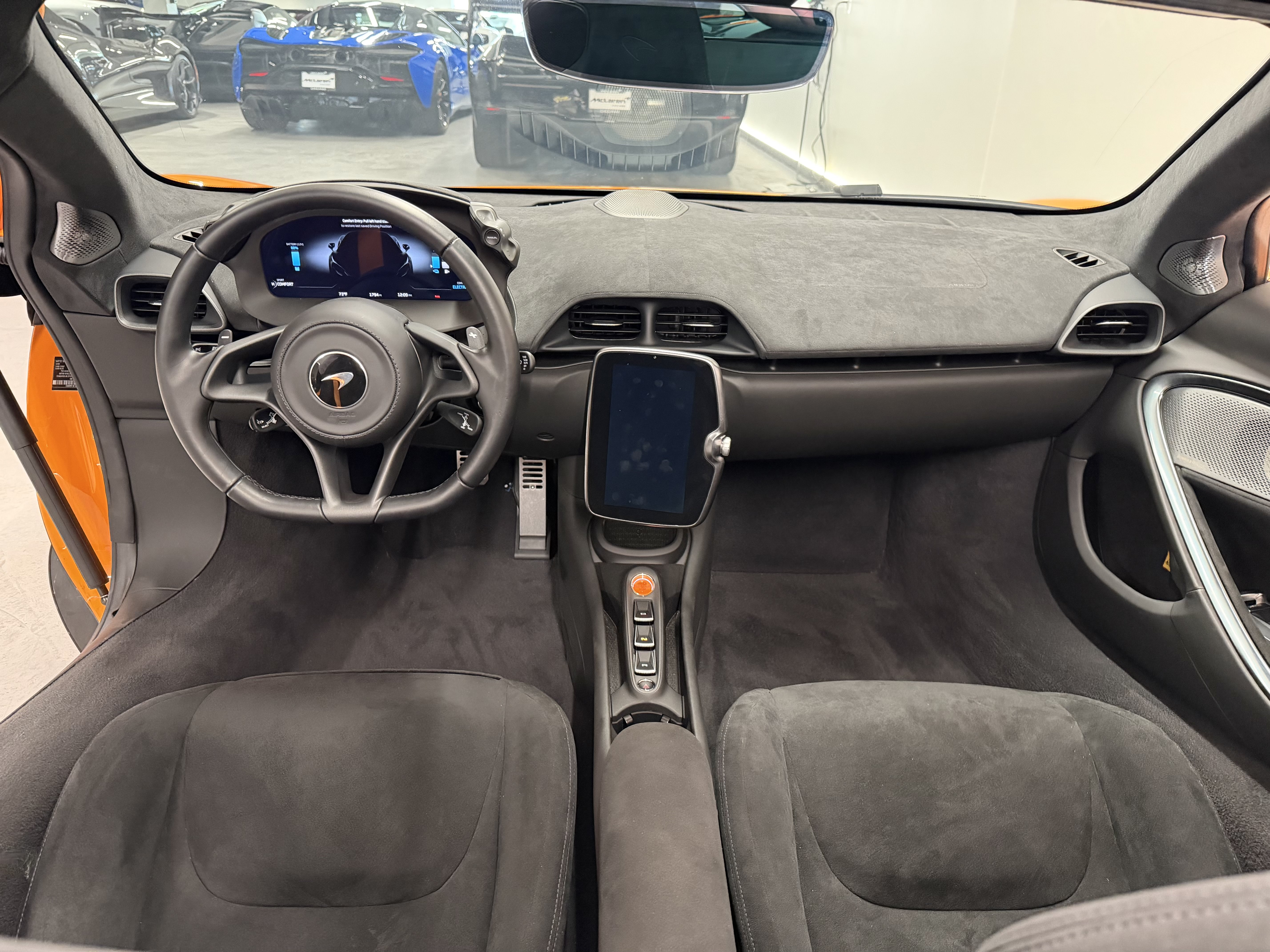 Used 2025 McLaren Artura Spider RWD image 10