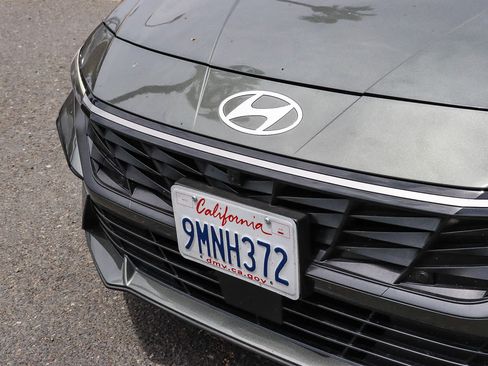 Used 2024 Hyundai Elantra Limited FWD image 3