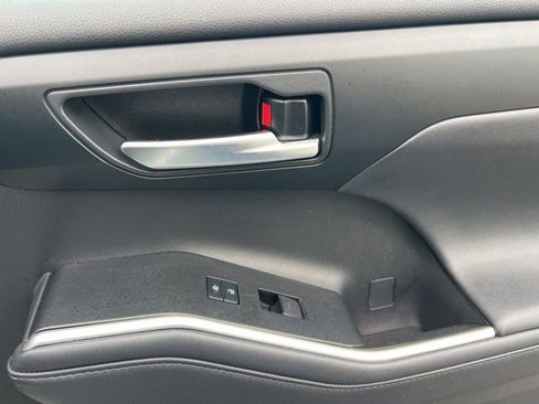 Used 2021 Toyota Highlander XLE image 35