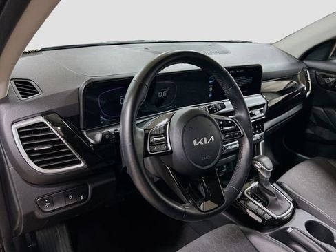 Certified 2025 Kia Seltos S image 9