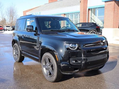 Used 2023 Land Rover Defender 90 X-Dynamic SE image 3