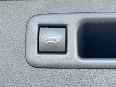 Used 2023 Toyota Highlander XLE AWD/4WD image 24