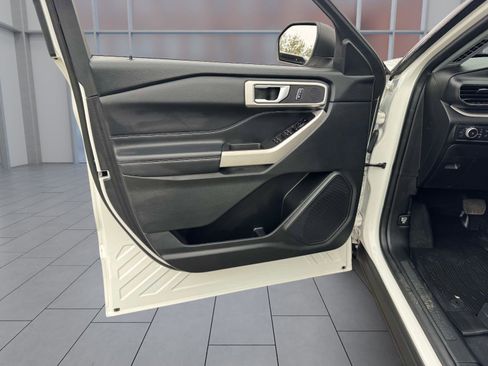 Used 2022 Ford Explorer XLT w/ Equipment Group 202A image 17