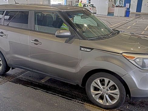 Used 2016 Kia Soul + FWD image 6