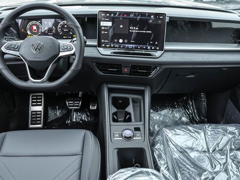 New 2026 Volkswagen Tiguan SE R-Line image 34