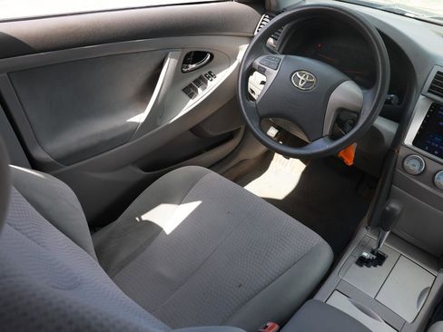 Used 2010 Toyota Camry LE FWD image 20