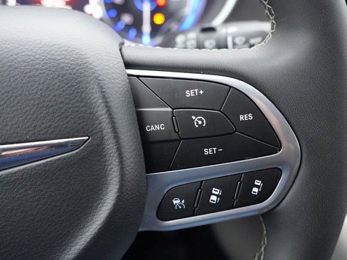 Certified 2024 Chrysler Pacifica Touring-L image 30