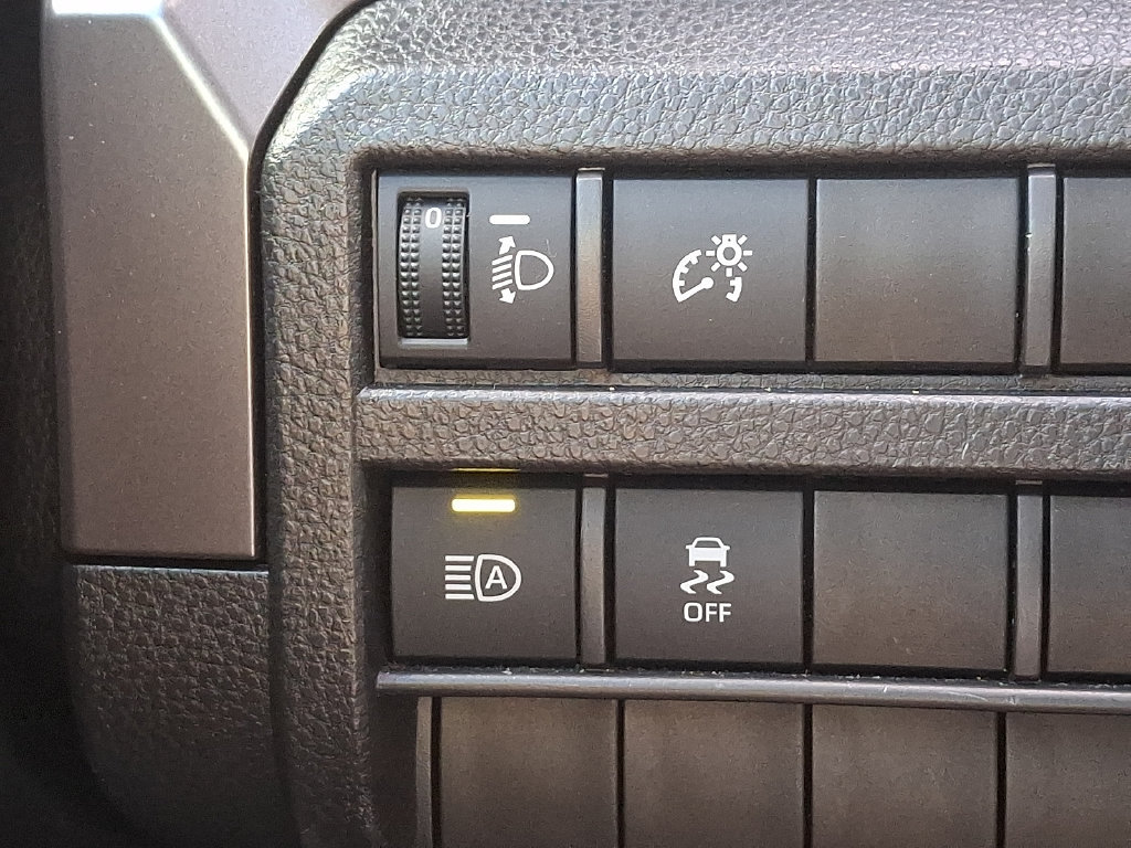 Certified 2025 Toyota Tacoma SR5 AWD/4WD image 22