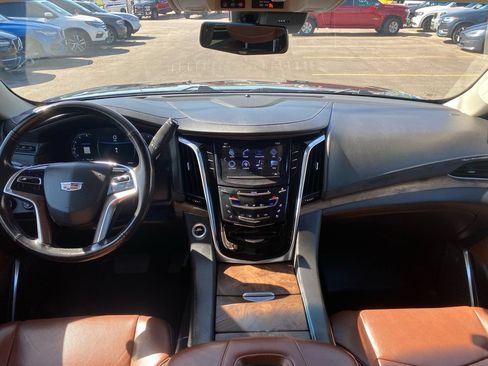 Used 2019 Cadillac Escalade Premium Luxury AWD/4WD image 19