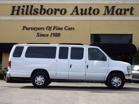 Used 2011 Ford E-350 and Econoline 350 XLT image 3