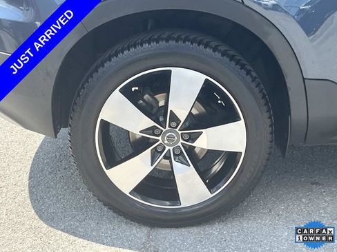 Used 2021 Volvo XC40 T5 Momentum w/ Premium Package AWD/4WD image 11