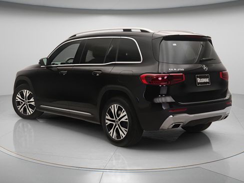 New 2026 Mercedes-Benz GLB 250 image 2