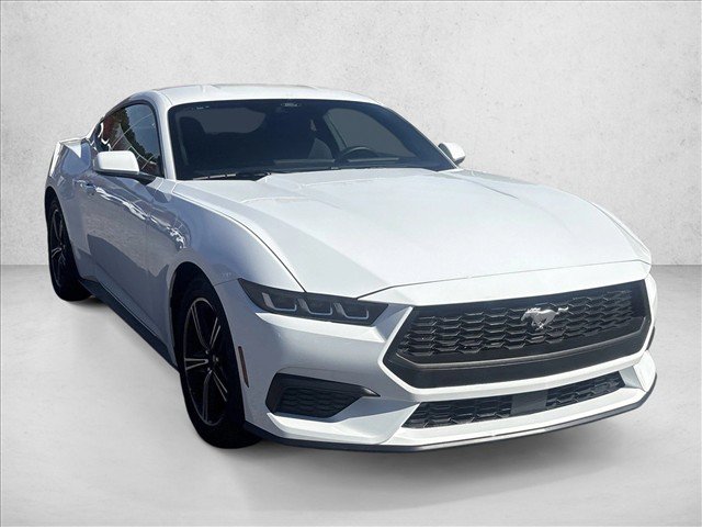 Used 2025 Ford Mustang Coupe RWD image 3