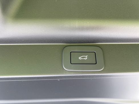 New 2025 Land Rover Range Rover SE image 34