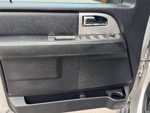 Used 2015 Ford Expedition XLT w/ Equipment Group 202A AWD/4WD image 11