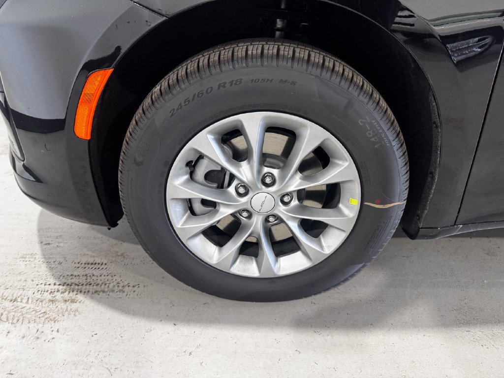 New 2027 Chrysler Pacifica Select w/ Family Tech Group AWD/4WD image 8
