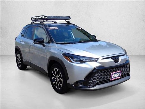 Certified 2023 Toyota Corolla Cross AWD Hybrid w/ Moonroof Package image 6