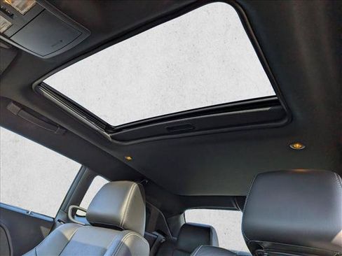 Used 2012 Dodge Challenger R/T RWD image 15